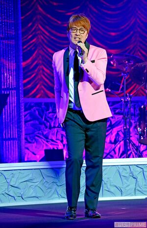 酒井リーダーは、健康番組の企画で少しやせたことがうれしくてしかたがない様子。心なしか以前よりダンスにキレがある!?　撮影／佐藤靖彦