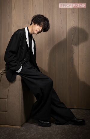 塩野瑛久　撮影／齋藤周造　ヘアメイク／草替哉夢　スタイリスト／能城 匠（TRON）