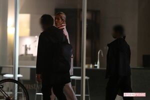 『極主夫道』の撮影を行う金髪姿の志尊淳