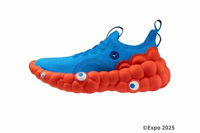 大阪万博、MIZUNO『ミャクミャク』スニーカーが「めっちゃ気持ち悪くて