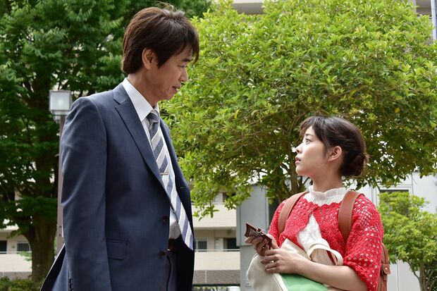 “箱入り娘”のカホコと、娘が可愛くてしかたがない父・正高　(c)日本テレビ