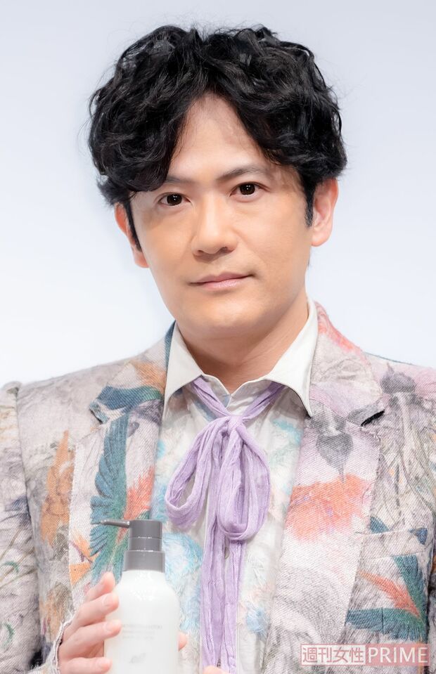 稲垣吾郎「髪色をあまり黒くすると顔の老化が目立ってしまう。メッシュで茶色を入れるか、全体をダークブラウンにしても」