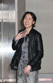 婚姻届を提出した翌日、幸せそうに笑顔を浮かべる矢部浩之（'13年）