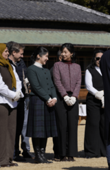 皇室の伝統行事「外交団鴨場接待」で、愛子さまと佳子さまは各国の駐日大使夫妻らと英語で交流するなどホスト役を務めた（2025年2月14日）