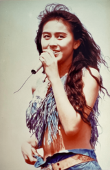 かつて「学園祭の女王」と呼ばれ、全国の大学の学園祭に引っ張りだこだった。支持していたのは男性だけでなく、女子短期大学からも呼ばれた