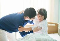 うつを患い薬を手放せなくなることも 100万人越え「男性介護」の課題を考える