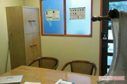 起業当初はプレハブの事務所で、イスや机も拾ってきたものだった