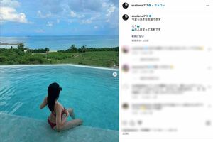 9月8日、露出度高めの赤ビキニ姿を披露した浅田舞(本人のインスタグラムより)