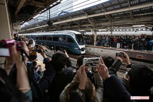 撮影に殺到した鉄道ファン　撮影／週刊女性写真班