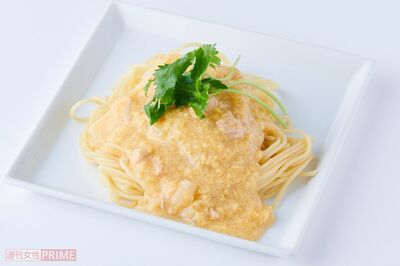 レトルトの親子丼の具を乗せたパスタ 撮影/山田智絵