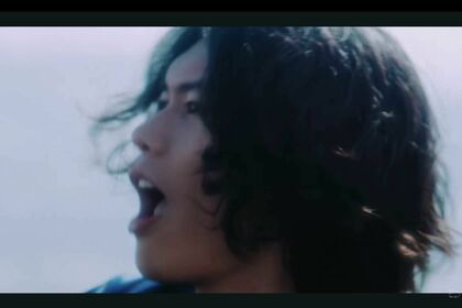 新曲MVでの近影が「ビジュ良すぎ」と話題の米津玄師（公式YouTubeより）