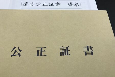 公証人が遺言者の口頭による遺言内容を記録し、署名捺印することで作成される公正証書遺言を準備したい　※写真はイメージです