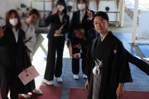 埼玉県立大宮商業高等学校に着任、生徒たちの卒業式のときの様子