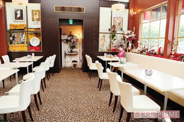 マダムシンコ箕面本店にて。会長の世界観が満載　撮影／山田智絵