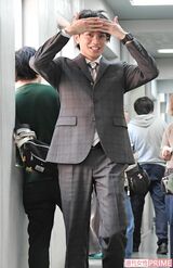 前髪パッツンで大変なことに。かつらでも恥ずかしい!?『未満警察』撮影より　撮影／渡邉智裕