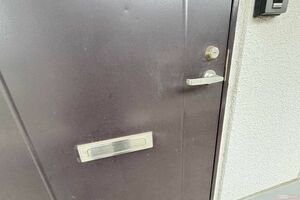 横浜市の容疑者宅を訪ねると応答はなく……