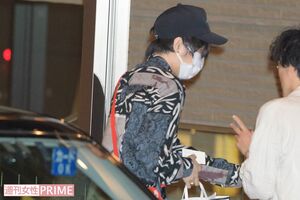 慣れたものなのか、直撃にも冷静に対応。頭を下げて去っていった