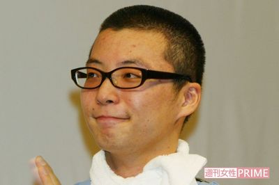 星野源、貴重な丸刈り姿も! 13年間撮りためてきた秘蔵カット大放出