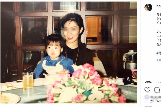 石橋の前妻Mさんと幼少の穂乃香（石橋穂乃香インスタグラムより、編集部一部加工）