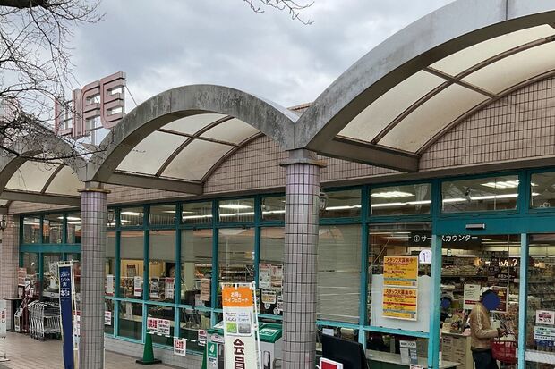 大阪府吹田市にある桃山台店　写真提供／ライフコーポレーション