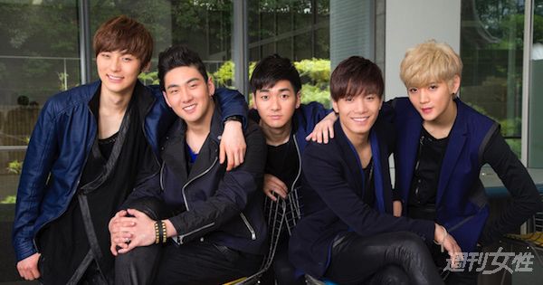  左からミンヒョン（19）、ベクホ（19）、アロン（22）、JR（ジェイアール=20）、レン（19）　撮影／伊藤和幸