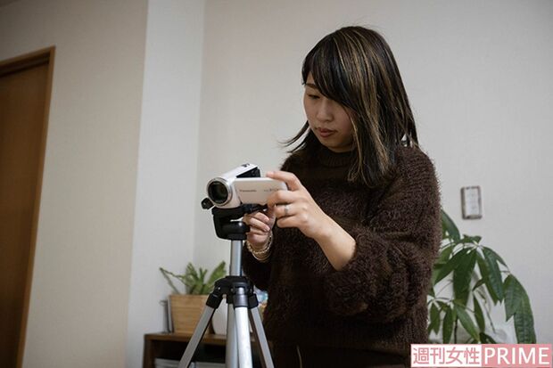 「画面の左側に自分が入って、空いたスペースにテロップが入るように撮影。これを定番も位置にしています」　撮影／齋藤周造