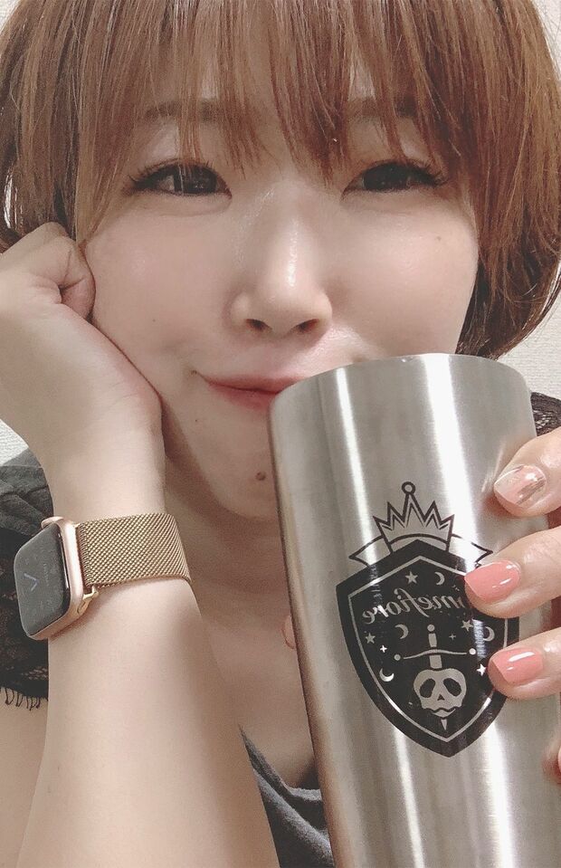 グルメライター・未央さん●週2で回転寿司店に通う、筋金入りの回転寿司愛好家。ウェブメディアを中心に活動し、特に回転寿司に特化した記事を数多く執筆。女性ならではの繊細な視点を生かし、ネタの鮮度や季節のメニューを鋭くリポート。グルメ全般やおでかけ情報まで幅広く手がけ、食べ歩きやキャンプ、旅行なども趣味に持つ。