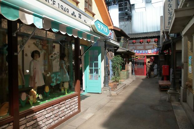 ベビーショップならではのディスプレー　(c)NHK