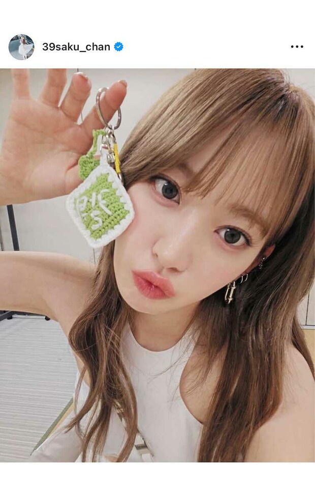 今年1月にはオリジナルニットブランドもスタートした宮脇咲良(本人のインスタグラムより)