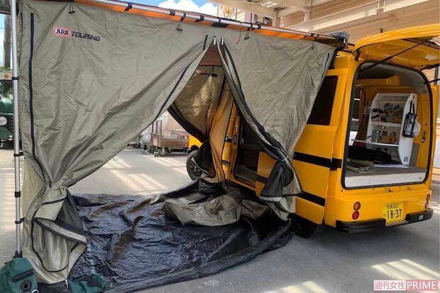 「アムズレンタカー」は料金が安いのがウリ!　軽自動車のキャンピングカーでも車内は広々とした印象（本人提供）
