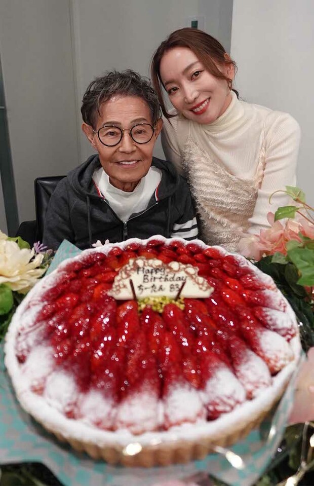 お誕生日のイベントには九州や東北から来てくれた方もいて感激!　みんなにお祝いしていただいて、加トちゃんはたくさん元気をもらいました　写真提供／加藤綾菜