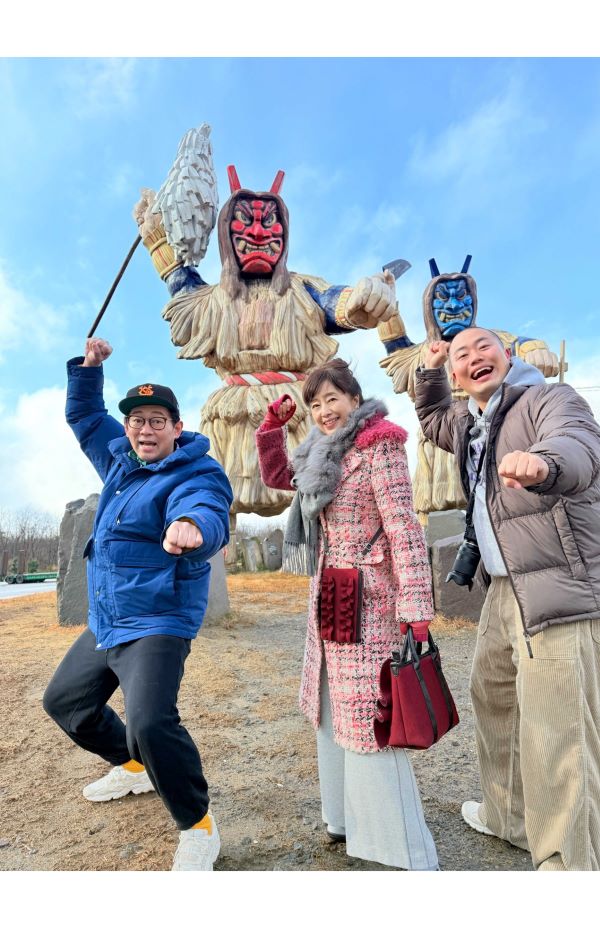 物議を醸したハナコ・岡部大（右）とビビる大木（左）の共演シーン。中央はかたせ梨乃（『なりゆき街道旅』番組公式Xより）