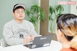 対談する澤井直人と丸山桂里奈