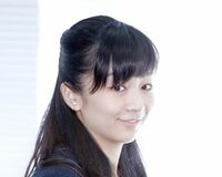 佳子さま、”キラキラ”ラメのインナーとスカートでお出まし