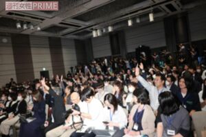 ジャニーズの記者会見では、司会者に当ててもらえずに声を荒らげる記者も