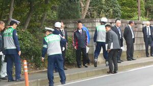 八街市の事故現場では、警察や市職員などが現場診断を行っていた