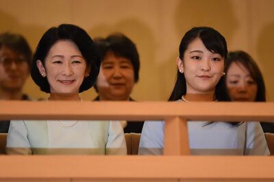 '19年6月、琉球舞踊の公演を鑑賞された紀子さまと眞子さん。当時は母娘公務の多さに注目が集まっていた