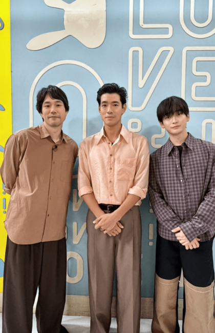 『Tシャツが乾くまで』初回放送前、ラヴィット出演後の松山ケンイチ、中島歩、高橋文哉（公式Xより）