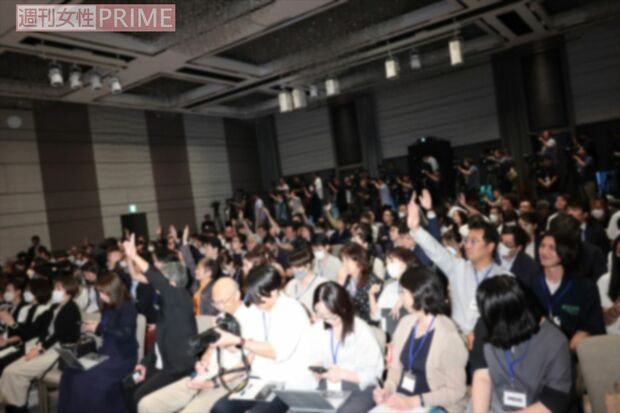 ジャニーズの記者会見では、司会者に当ててもらえずに声を荒らげる記者も