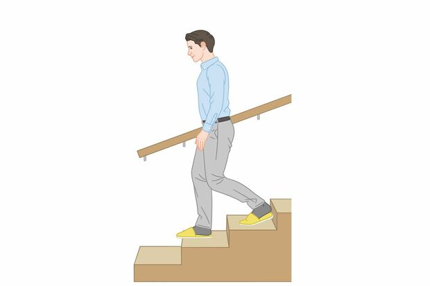 自宅で「逆トレ」にチャレンジ！上がるのではなく、ゆっくり下がる“階段下り”（イラスト／内山弘隆）