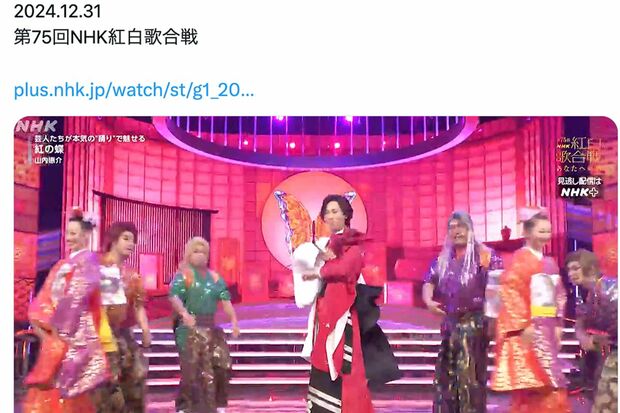 山内惠介はお笑い芸人軍団と「祭り」をテーマに盛り上げた（第75回NHK紅白歌合戦公式Xより）