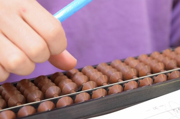 「暗算」という言葉で思い出すのはそろばんだが、習得するまでは時間と手間が……※画像はイメージです