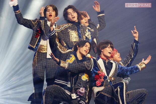 舞台『少年たち』に出演する美 少年（2022年）