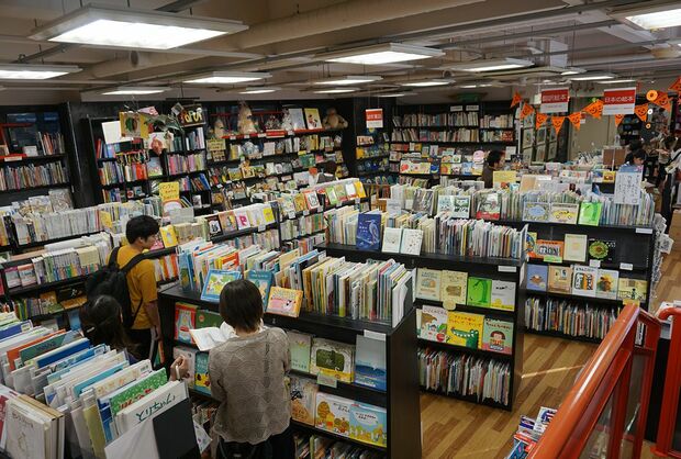 『クレヨンハウス』の様子