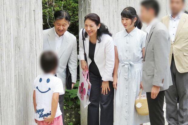 1時間半ほど滞在した『藤城清治美術館』を出る際に居合わせた小学生の男の子とお話しされて（8月24日）