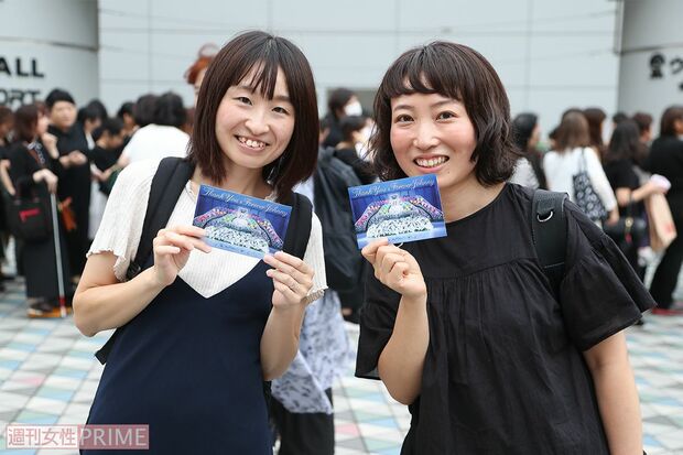 福岡と千葉から駆けつけた関ジャニファンの二人や、親子など幅広い層のファンが