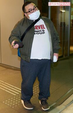 『週刊女性』の直撃取材に答える『響』の長友光弘