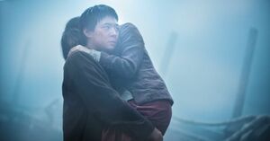 漁船上で繰り広げられる、むき出しの感情のぶつかり合い。その中で、育まれていく恋。極限状態でのキスと、言葉を失う美しく切ないラストシーン。