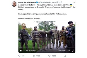 ウクライナ人捕虜がカディロフ首長に「献上」されたという動画。ウクライナ内務大臣顧問アントン・ゲラシチェンコ氏のtwitterより