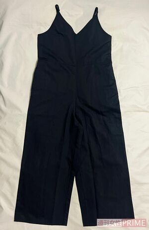 リネンブレンド キャミソールサロペット「ストラップで肩紐の長さを調節することも可能」